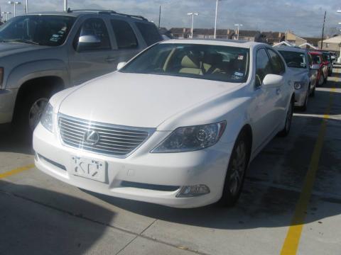 Starfire White Pearl Lexus LS 460.  Click to enlarge.