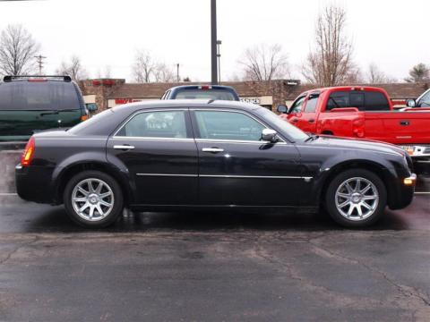 Brilliant Black Crystal Pearl Chrysler 300 C HEMI.  Click to enlarge.