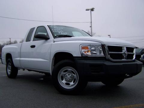 Bright White Dodge Dakota ST Extended Cab.  Click to enlarge.