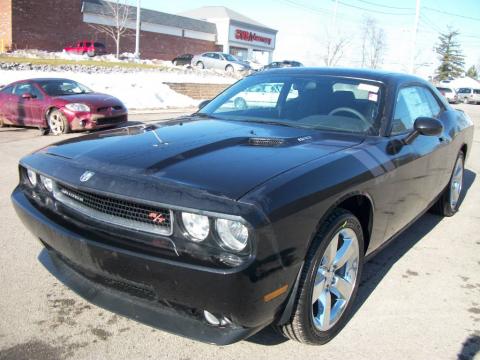 Brilliant Black Crystal Pearl Dodge Challenger R/T.  Click to enlarge.