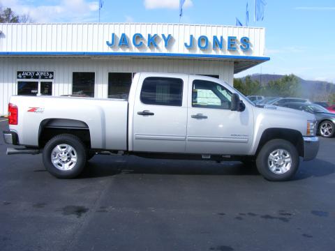 Sheer Silver Metallic Chevrolet Silverado 2500HD LT Crew Cab 4x4.  Click to enlarge.