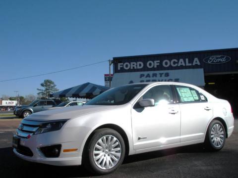 White Platinum Tri-coat Metallic Ford Fusion Hybrid.  Click to enlarge.