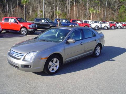 Vapor Silver Metallic Ford Fusion SE.  Click to enlarge.