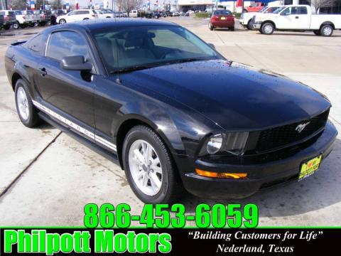 Black Ford Mustang V6 Premium Coupe.  Click to enlarge.