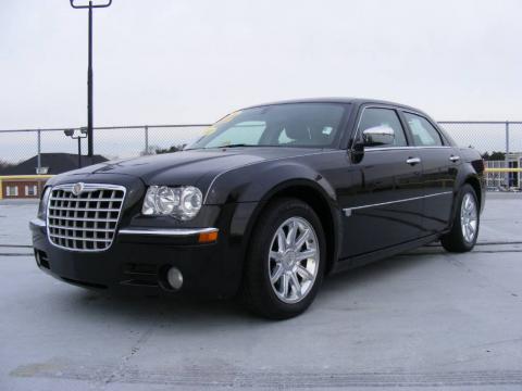 Brilliant Black Crystal Pearl Chrysler 300 C HEMI.  Click to enlarge.