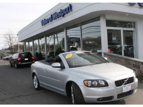 Silver Metallic Volvo C70 T5.  Click to enlarge.