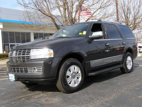 Alloy Metallic Lincoln Navigator Luxury 4x4.  Click to enlarge.