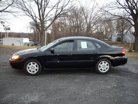 Black Ford Taurus SE.  Click to enlarge.