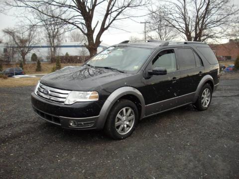 Tuxedo Black Metallic Ford Taurus X SEL.  Click to enlarge.