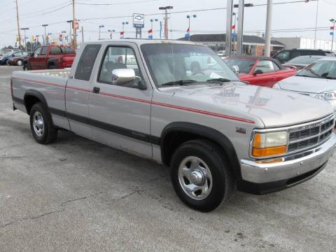 Light Silver Star Metallic Dodge Dakota SLT Extended Cab.  Click to enlarge.