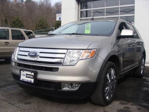 Vapor Silver Metallic Ford Edge Limited AWD.  Click to enlarge.