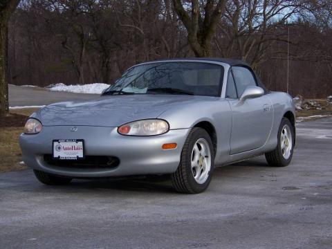 Highlight Silver Metallic Mazda MX-5 Miata Roadster.  Click to enlarge.
