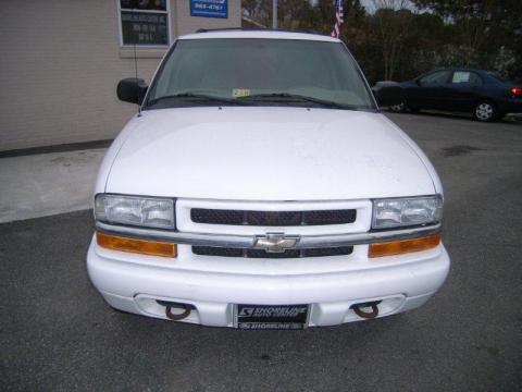 Summit White Chevrolet Blazer LS 4x4.  Click to enlarge.