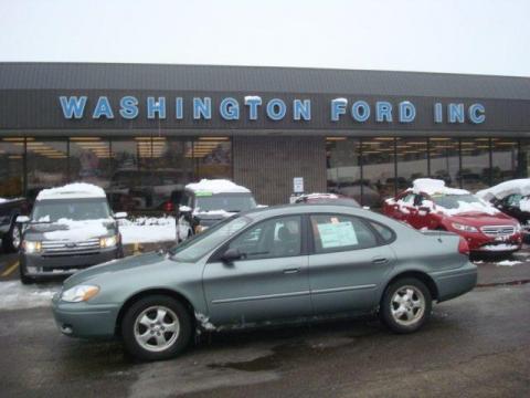 Light Tundra Metallic Ford Taurus SE.  Click to enlarge.