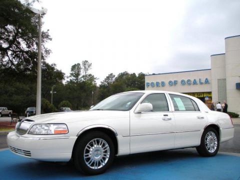 Ceramic White Tri-Coat Lincoln Town Car Signature Limited.  Click to enlarge.