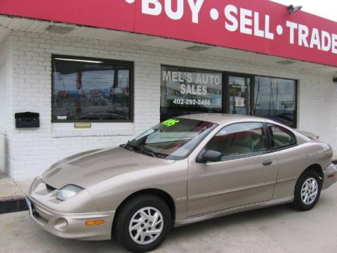 Light Taupe Metallic Pontiac Sunfire SE Coupe.  Click to enlarge.
