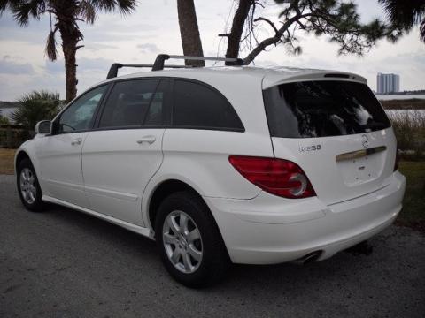 Alabaster White Mercedes-Benz R 350 4Matic.  Click to enlarge.