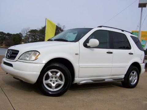 Polar White Mercedes-Benz ML 320 4Matic.  Click to enlarge.