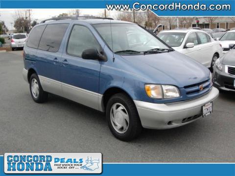 Denim Blue Pearl Toyota Sienna XLE.  Click to enlarge.