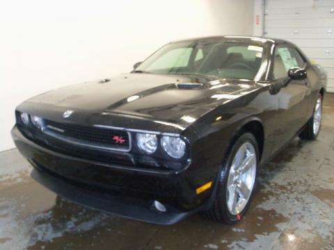 Brilliant Black Crystal Pearl Dodge Challenger R/T.  Click to enlarge.