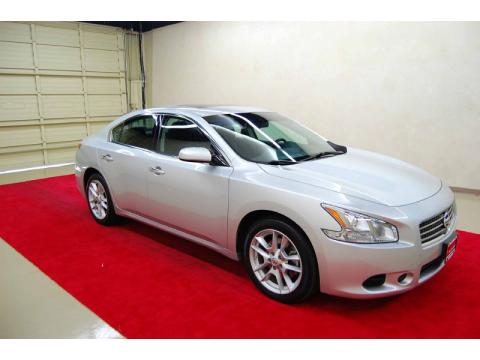 Radiant Silver Metallic Nissan Maxima 3.5 S.  Click to enlarge.