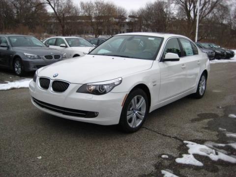 Alpine White BMW 5 Series 528i xDrive Sedan.  Click to enlarge.