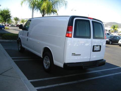Summit White Chevrolet Express 1500 Cargo Van.  Click to enlarge.