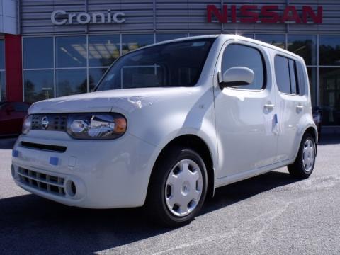 White Pearl Nissan Cube 1.8 S.  Click to enlarge.