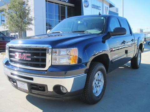 Midnight Blue Metallic GMC Sierra 1500 SLE Crew Cab 4x4.  Click to enlarge.
