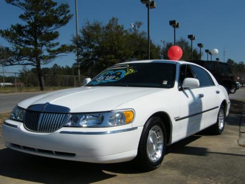 Vibrant White Lincoln Town Car Executive.  Click to enlarge.