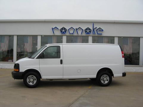 Summit White Chevrolet Express 2500 Cargo Van.  Click to enlarge.