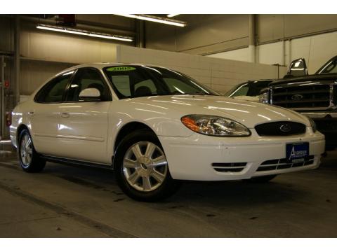 Vibrant White Ford Taurus SEL.  Click to enlarge.