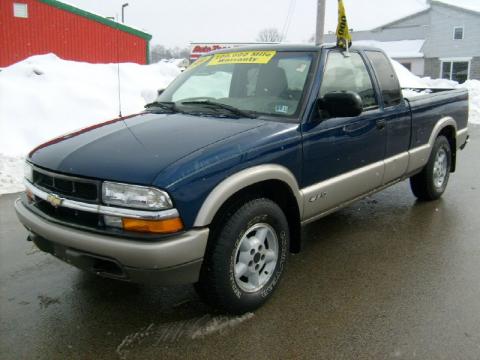 Indigo Blue Metallic Chevrolet S10 LS Extended Cab 4x4.  Click to enlarge.