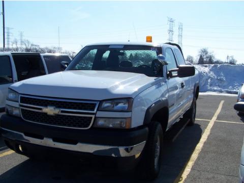 Summit White Chevrolet Silverado 2500HD Extended Cab 4x4.  Click to enlarge.