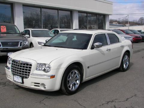 Cool Vanilla Chrysler 300 C HEMI.  Click to enlarge.