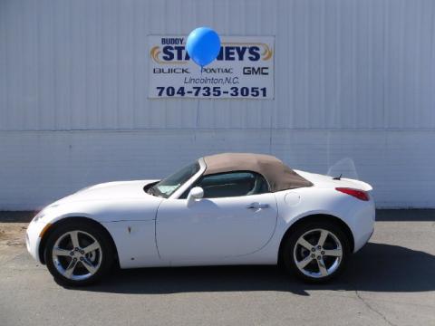 Pure White Pontiac Solstice Roadster.  Click to enlarge.