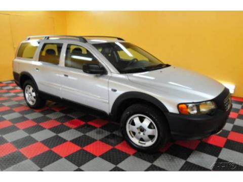 Silver Metallic Volvo XC70 AWD.  Click to enlarge.