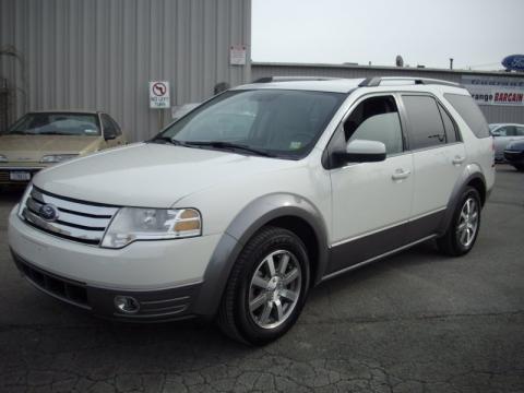 White Sand Tri-Coat Metallic Ford Taurus X SEL.  Click to enlarge.