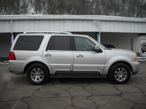 Silver Birch Metallic Lincoln Navigator Luxury 4x4.  Click to enlarge.