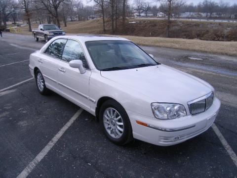 Ivory Pearl Hyundai XG350 L Sedan.  Click to enlarge.