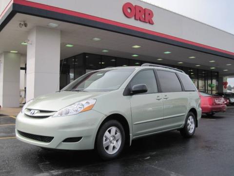 Silver Pine Mica Toyota Sienna LE.  Click to enlarge.