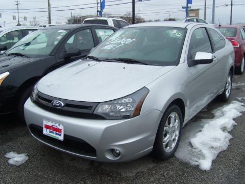 Ingot Silver Metallic Ford Focus SE Coupe.  Click to enlarge.