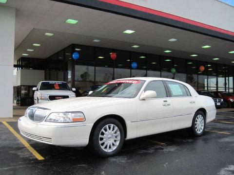 White Chocolate Tri-Coat Lincoln Town Car Signature.  Click to enlarge.