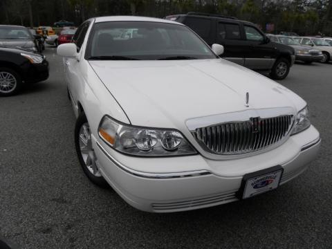 Vibrant White Lincoln Town Car Signature Limited.  Click to enlarge.