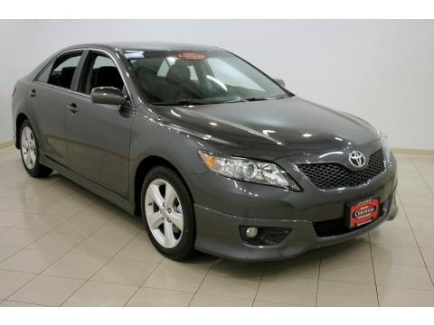 Magnetic Gray Metallic Toyota Camry SE.  Click to enlarge.