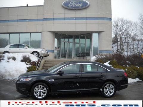 Tuxedo Black Metallic Ford Taurus SEL AWD.  Click to enlarge.