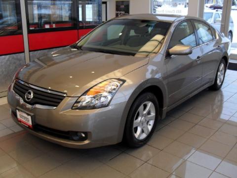 Pebble Beach Metallic Nissan Altima 2.5 S.  Click to enlarge.