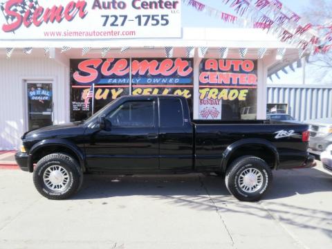 Onyx Black GMC Sonoma SLS Sport Extended Cab 4x4.  Click to enlarge.