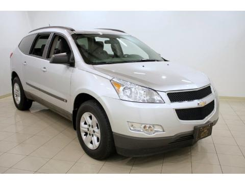 Silver Ice Metallic Chevrolet Traverse LS AWD.  Click to enlarge.