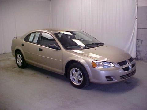 Light Almond Pearl Metallic Dodge Stratus SE Sedan.  Click to enlarge.